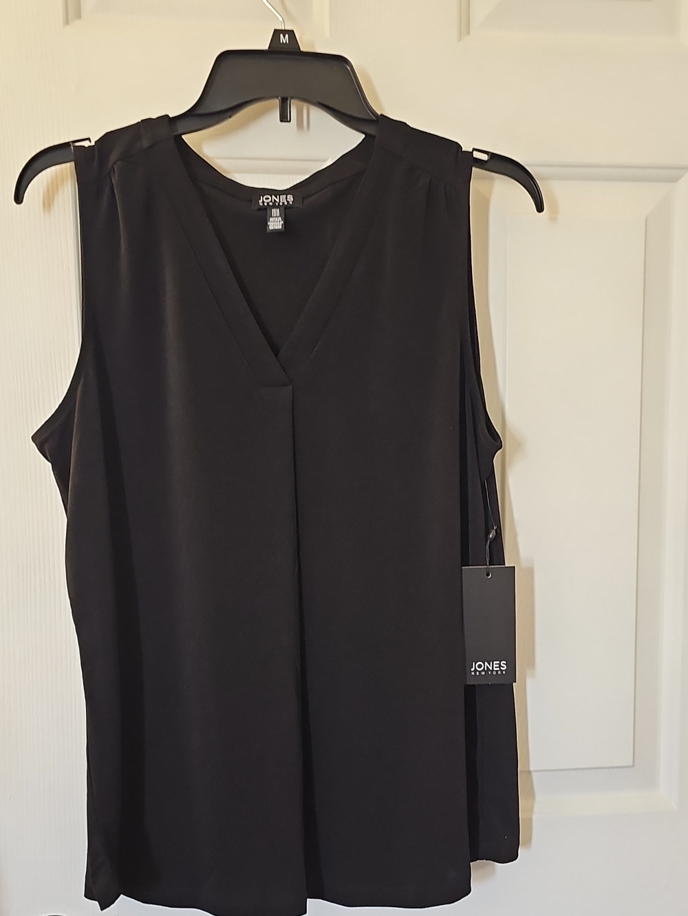 Jones New York Black V-Neck Sleeveless Camisole